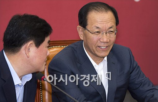 [포토]의견 나누는 황우여·최경환