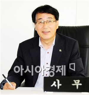 함평군 이환행 의회사무과장, 첫번째 시집 ‘아가도’ 펴내