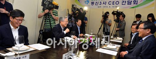 [포토]주파수 경매 방안 발표 앞두고 만난 이통사 CEO