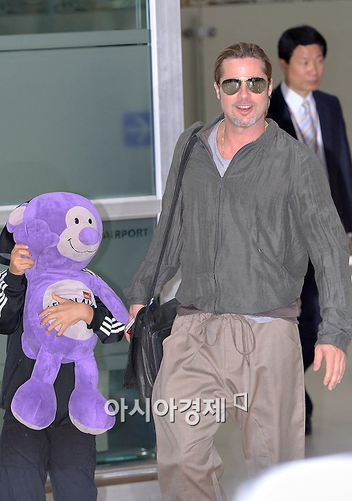 [포토]많은 취재진에 밝은 미소로 화답하는 브래드 피트