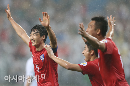 한국, 우즈벡 자책골로 1-0 승리…WC 본선 눈앞(종합)