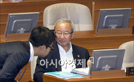 [포토]'긴급 보고'