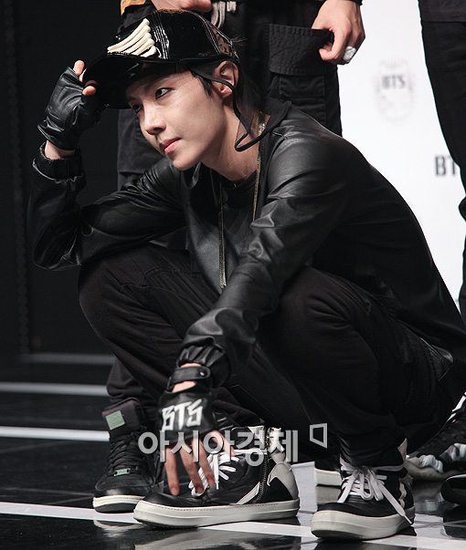 [포토]방탄소년단 제이홉, 앉았을 뿐인데… '강렬해'