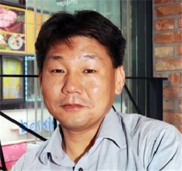 ▲ 지난 2001년 설립된 국내 최대 규모 흡연자커뮤니티 '아이러브스모킹'의 이연익 대표운영자. 자신을 '흡연자'보다 '애연자'로 표현한 그는 2004년부터 대표운영자로 활동하고 있다.