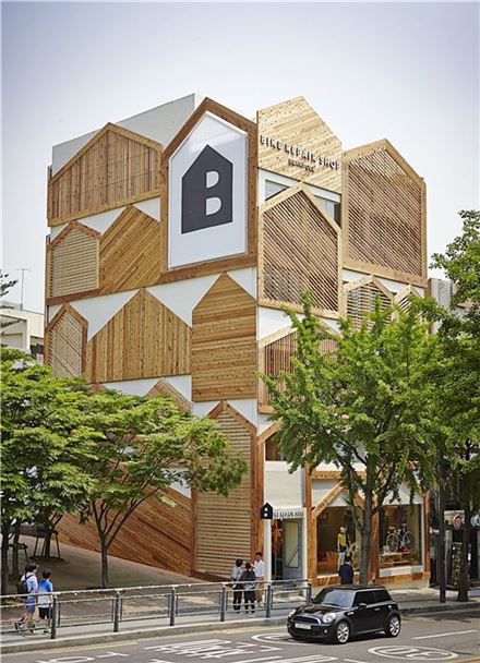 빈폴 바이크 리페어샵, 홍대에 첫 플래그십스토어