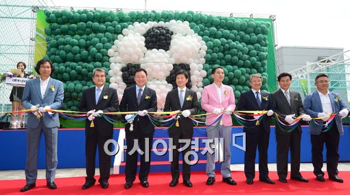 [포토]빌딩 옥상에 '올 인 풋살장' 개장 
