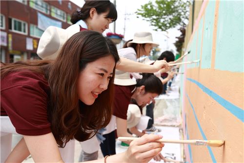 아스트라제네카, 충북 음성 찾아 '힐링 나눔' 봉사활동
