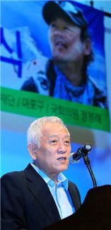 축사하는 김한길 대표
