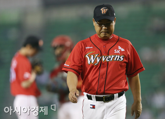 [포토] 이만수 감독 '힘드네'