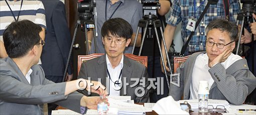 [포토]"국회는 정말 더위"