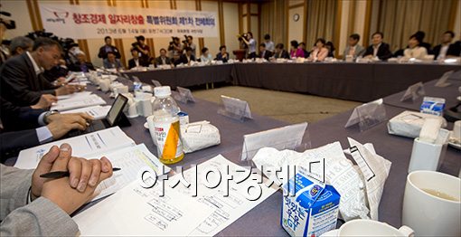 [포토]국회는 '갑' 우유를 좋아해?