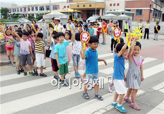 함평경찰, 어린이 승 하차확인 의무 홍보 및 캠페인 실시 