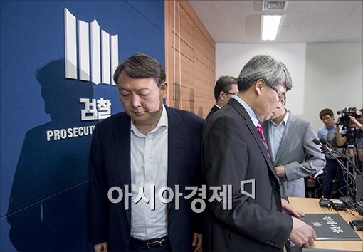 [포토]고개숙인 윤석열 특별수사팀장