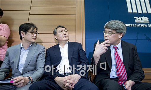 [포토]의견 나누는 특별수사팀