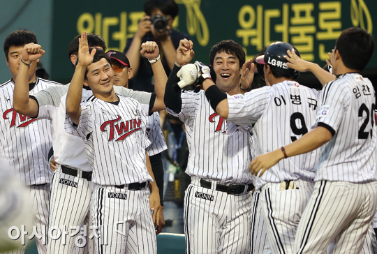 [포토] 투런홈런 이병규 '역전이다!'