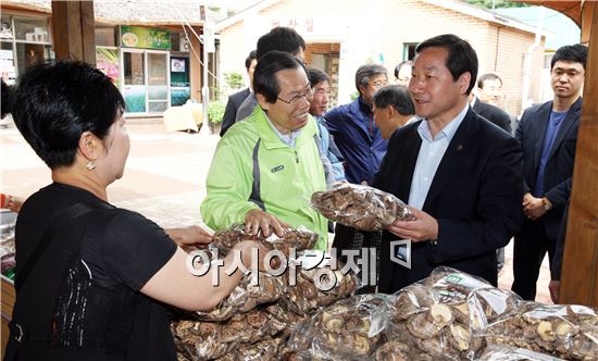 [포토]장흥군 방문한 유정복 안행부 장관 