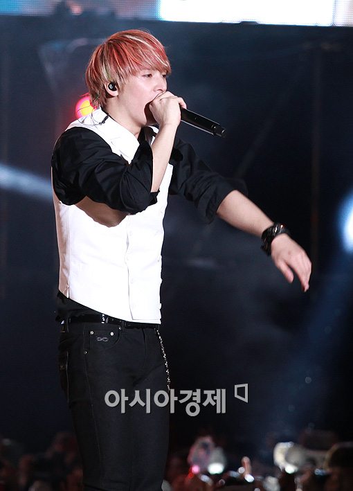 [포토]손동운, 연속 된 무대로 지쳤어?