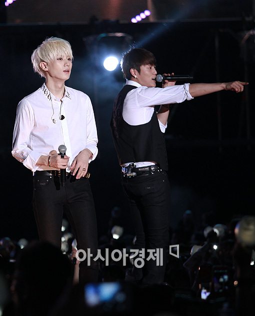 [포토]장현승-윤두준 '신곡 괜찮겠니'