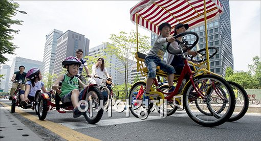 [포토]자전거로 즐기는 청계천