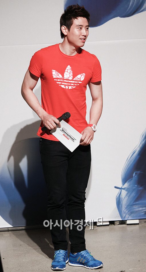 [포토]구자철 "오늘 위닝 고수들이 다 모였다면서요?"