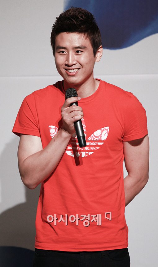 [포토]구자철 "필승하기 위해 붉은악마 스타일하고 왔죠"