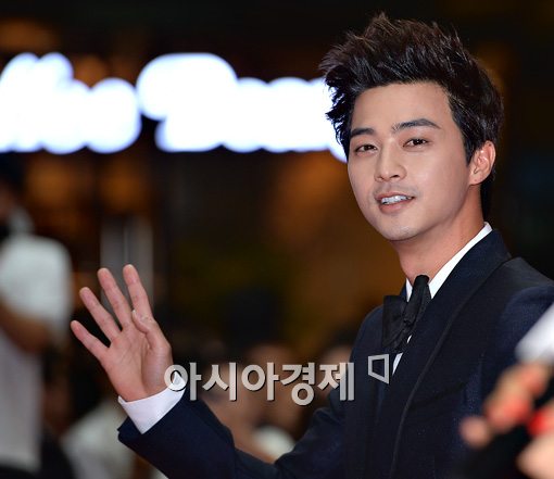 [포토]김지훈, '2013 중국영화제' 개막을 축하해요!
