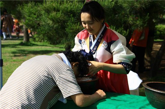 창포물 머리감기 