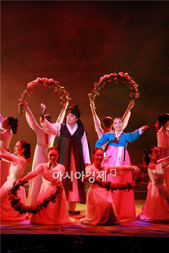 남원시 광한루원에서 국악 뮤지컬 ‘가인춘향’야간 상설공연
