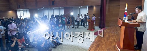 [포토]산업계 절전 참여 호소하는 윤상직 장관