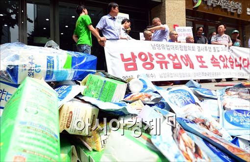 [포토]남양유업 피해자협의회, 삭발로 맞서는 중