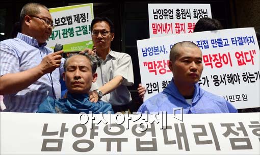 [포토]삭발하는 남양유업 피해자협의회