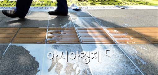 [포토]바닥에 버림 받은 남양유업