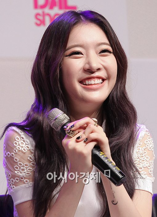 [포토]달샤벳 아영 '빵터졌네'