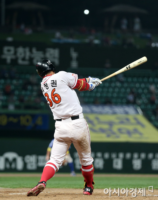 [포토] 박정권 '역전 3타점 적시타!'