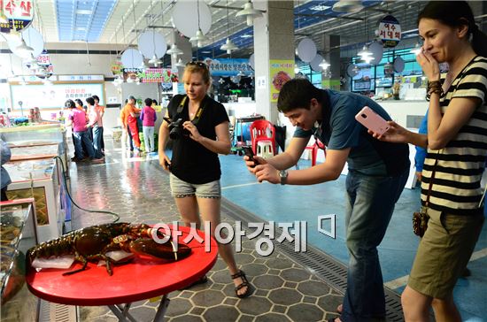 [포토]여수 수산물특화시장 “원더풀” 