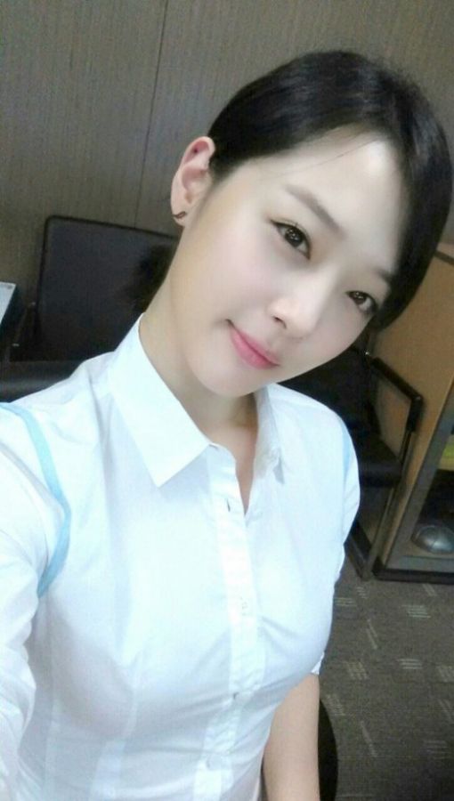 설리, 물오른 미모+브이라인 턱선 눈길 '여인 향기 물씬~'