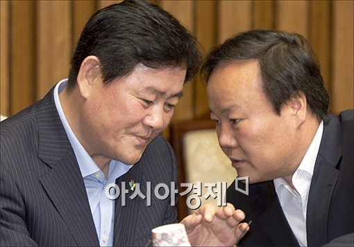 [포토]귓속말 정치