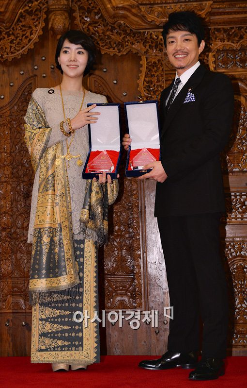 [포토]이범수-이윤진 부부, 2013 인도네시아 홍보대사로 위촉