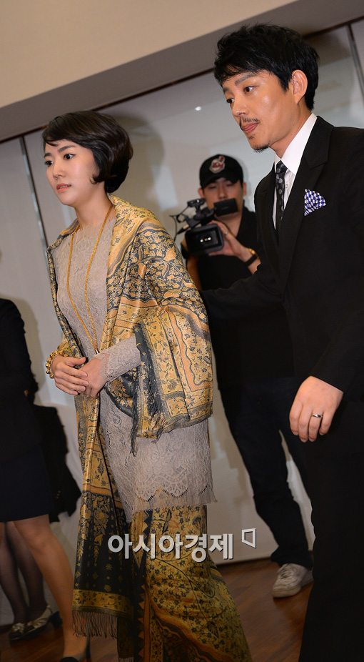 [포토]다정하게 입장하는 이범수-이윤진 부부