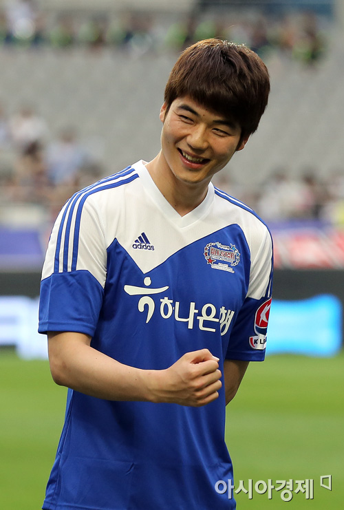 [포토] 기성용 '골 넣으면 어퍼컷 세레모니 한 번 해봐?'