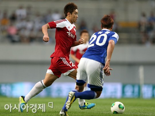 [포토] 드리블하는 팀클래식 이동국 '골을 넣어야 해'