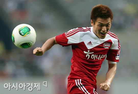 [포토] 이명주 '어이쿠 헛발질'