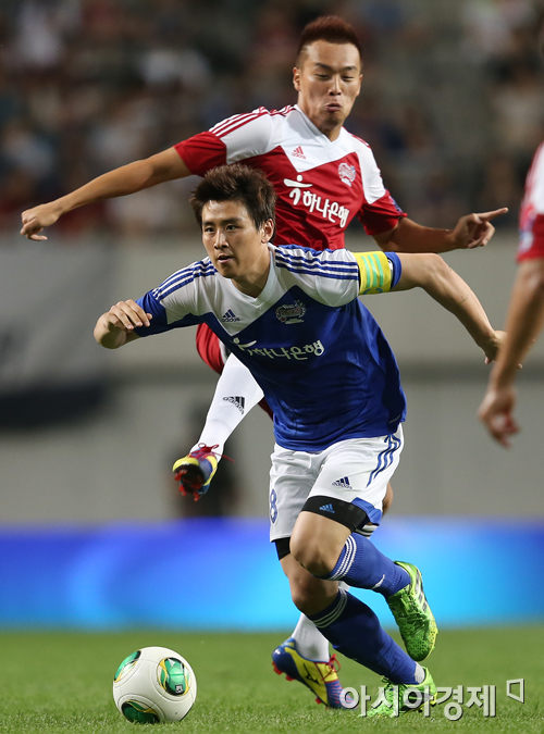 [포토] 구자철 '뒤에서 무언가 거대한 물체가 날 공격하려 해'