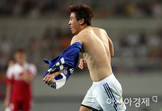 [포토] 구자철 '시원하게 벗었다'