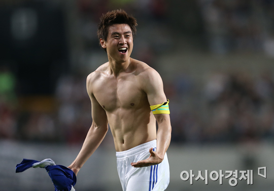 [포토] 구자철 '시원하게 훌러덩'