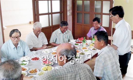 장흥군, 경로당 무료급식사업 추진 주민들 큰 호응