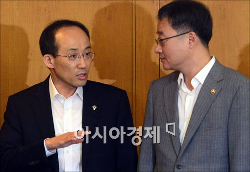 [포토]심각한 두 사람, 추경호-정찬우