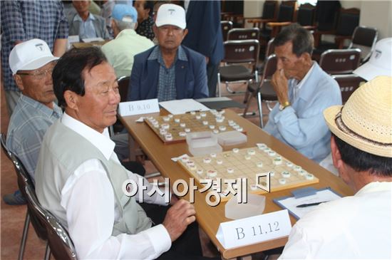 제11회 강진군수배 및 지회장기 어르신 장기 윷놀이대회 성료