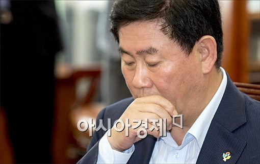 [포토]속타는 최경환 새누리당 원내대표