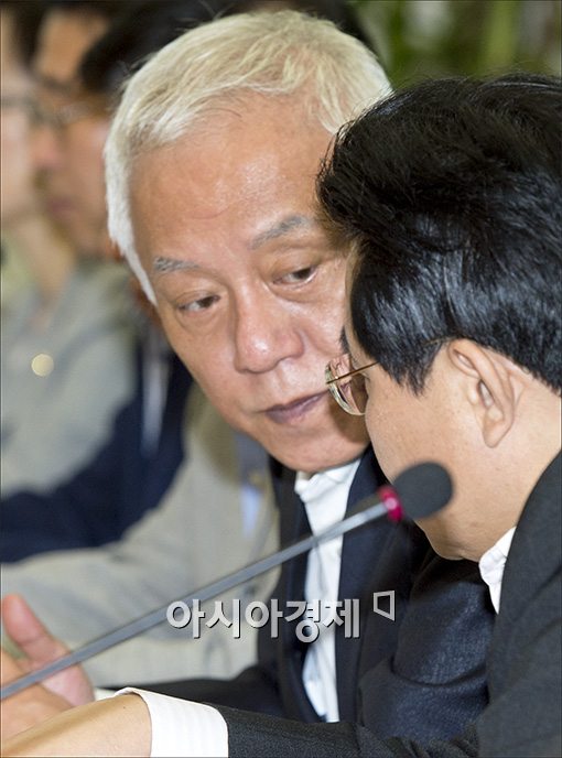 [포토]박근혜 대통령에게 편지쓴 김한길 대표